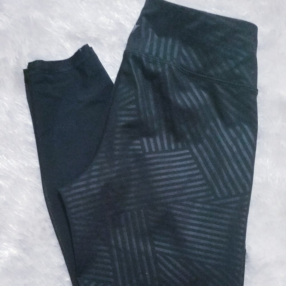 Old Navy Geometric Yoga Leggings